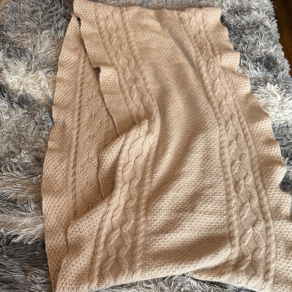 Charli Cable Knit in Beige